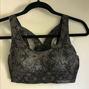 Victoria’s Secret Angel MAX sports bra